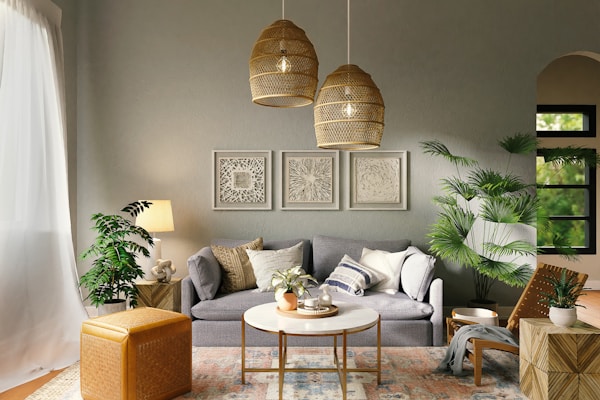 美しい壁紙が貼られた明るい部屋